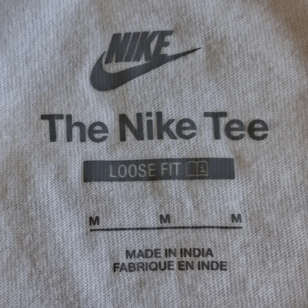 Nike  Max90 Fit Embroidered Air Force T-Shirt Sz M Men's FV3751 100 White EUC‎